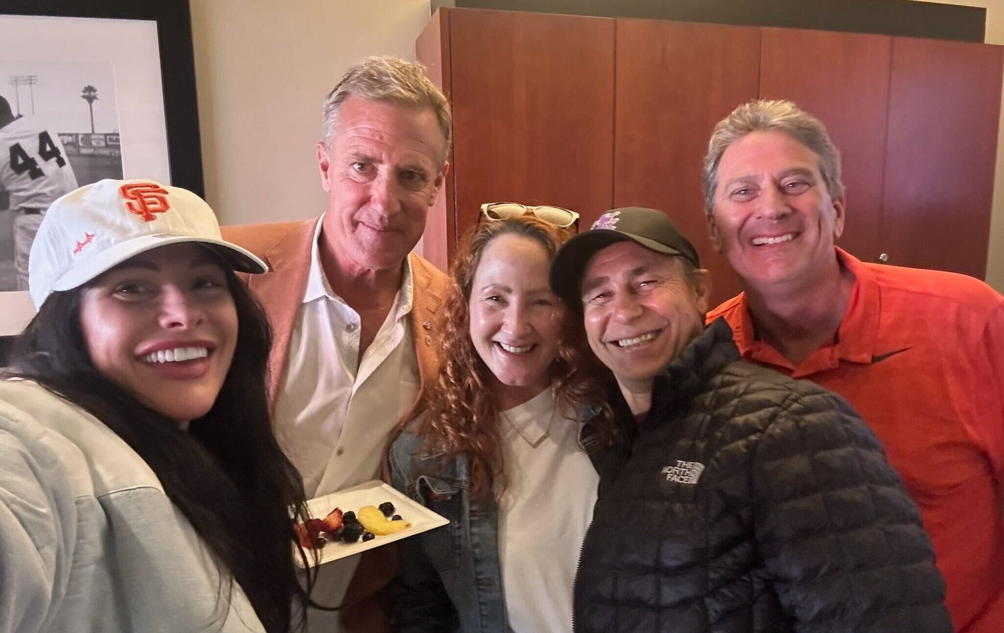 6c297efd-5974-4cf7-b8e0-1b2d5631d621